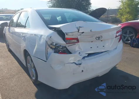 2014 Toyota Camry Se z USA, uszkodzony, nr VIN 4T1BF1FK9EU416274